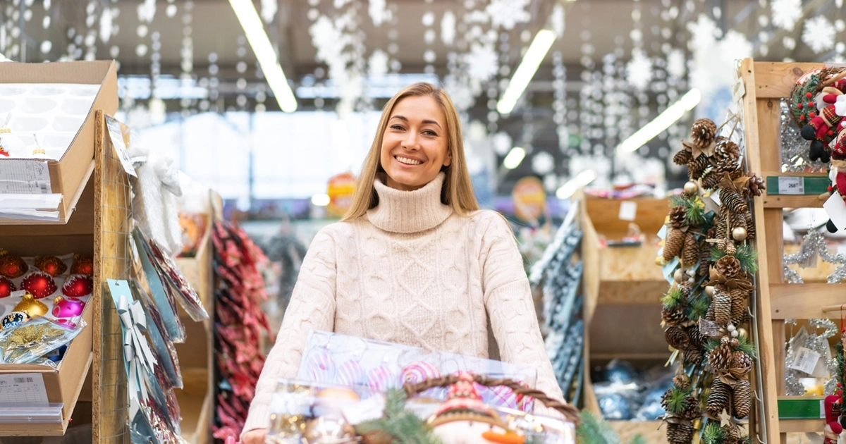 smiling customer shopping in market